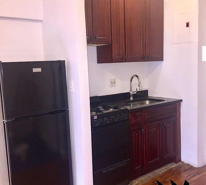 2nd image of 99 Saint Marks Pl APT 5C