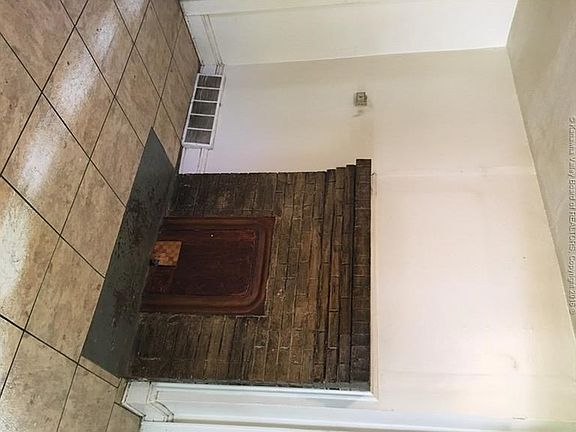 4th image of 125 Green St