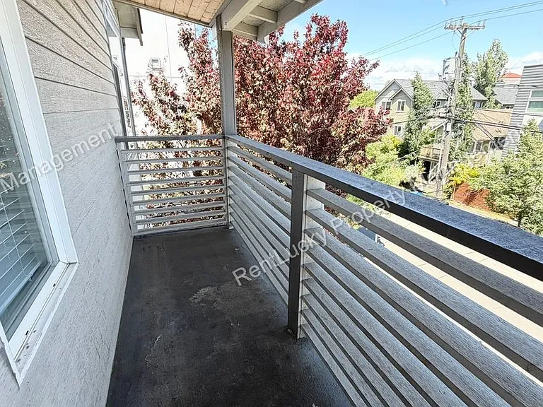 3315 Claremont Ave S — Photo 28