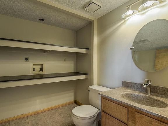 5th image of 502 NE 6th St APT D