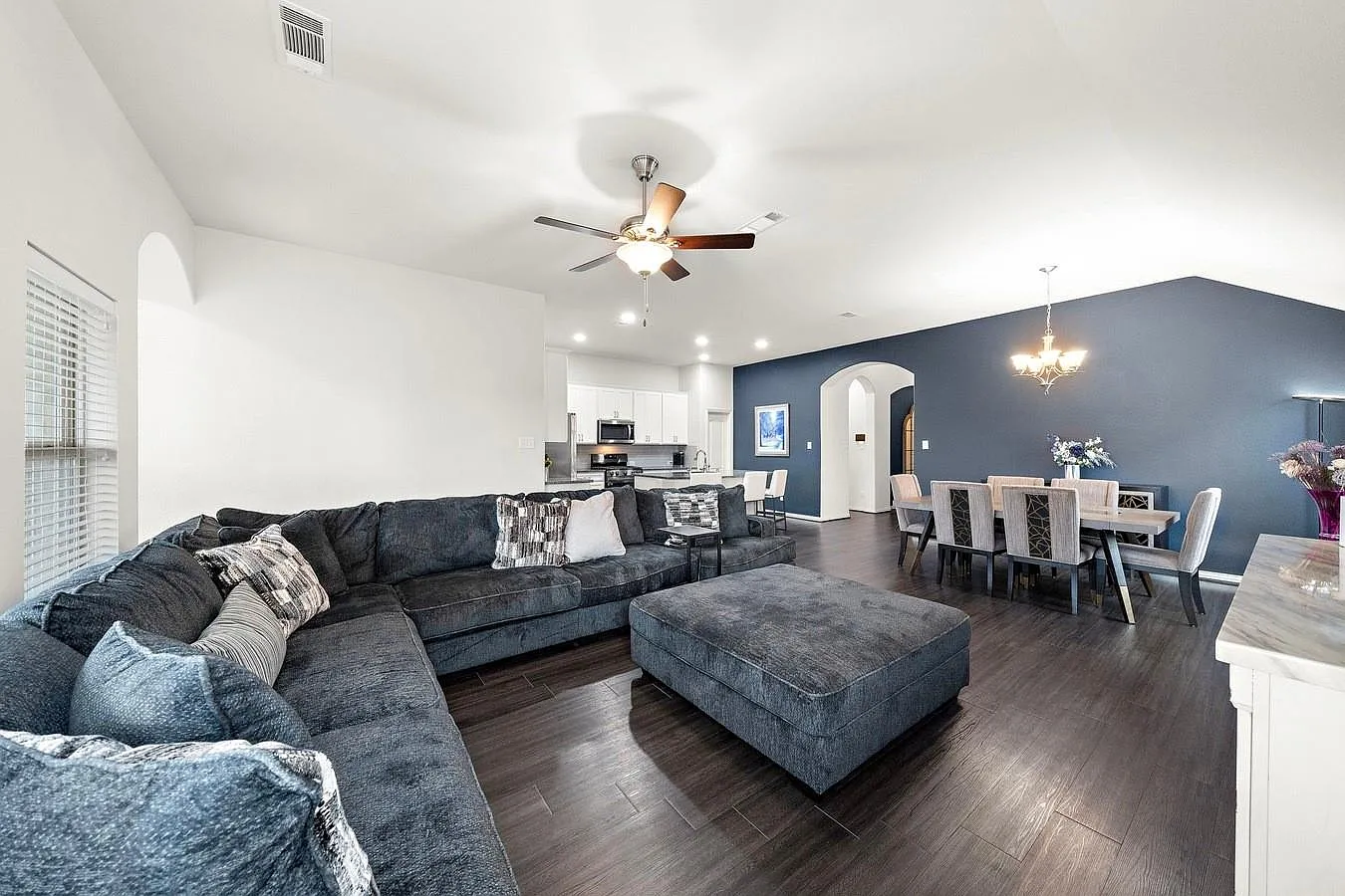 3 bed, 2.0 bath, 1857 sqft, $2,500 — Photo 4