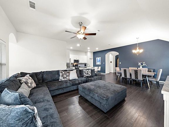 4th image of 23706 Via Viale Dr