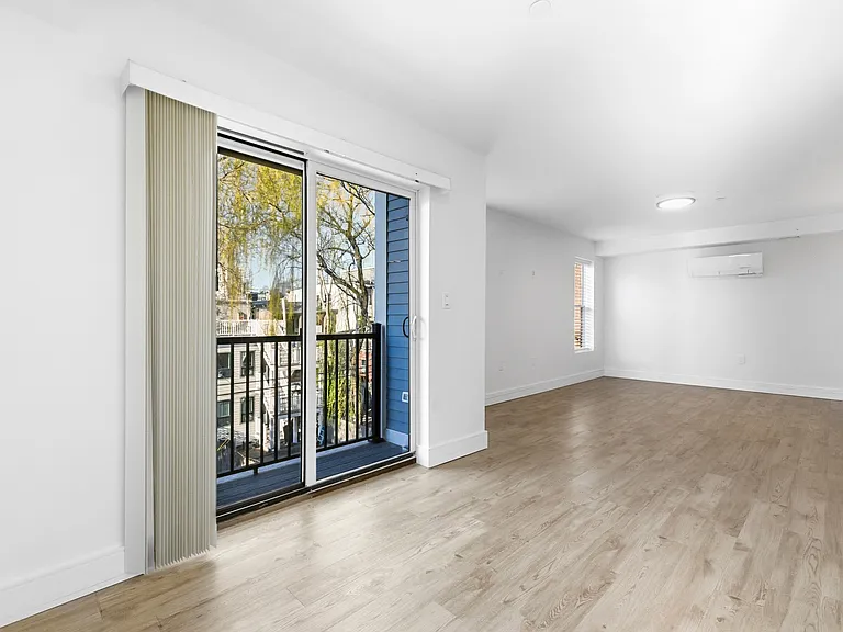 255 Maverick St #403 — Photo 4