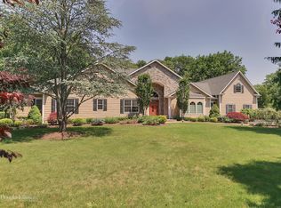 250 Laurel Ln, Syosset, NY 11791