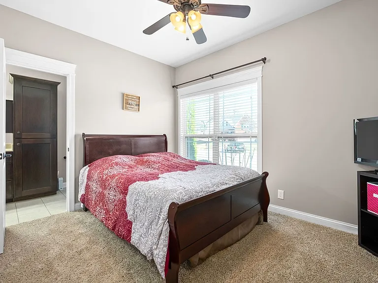 2226 Fairfax Dr — Photo 13