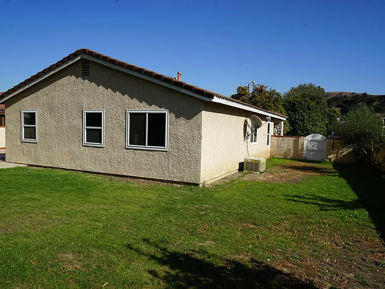 24427 Goldpoint Pl — Photo 23