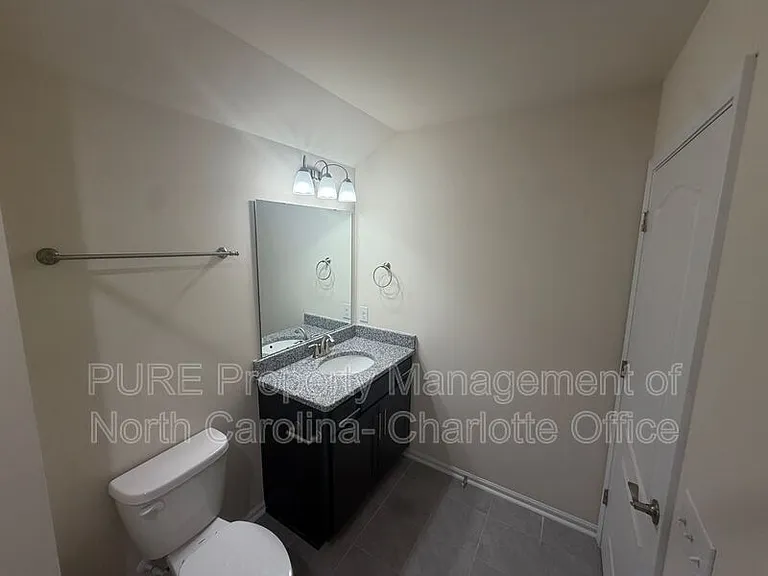 13818 Berkley Ave — Photo 38