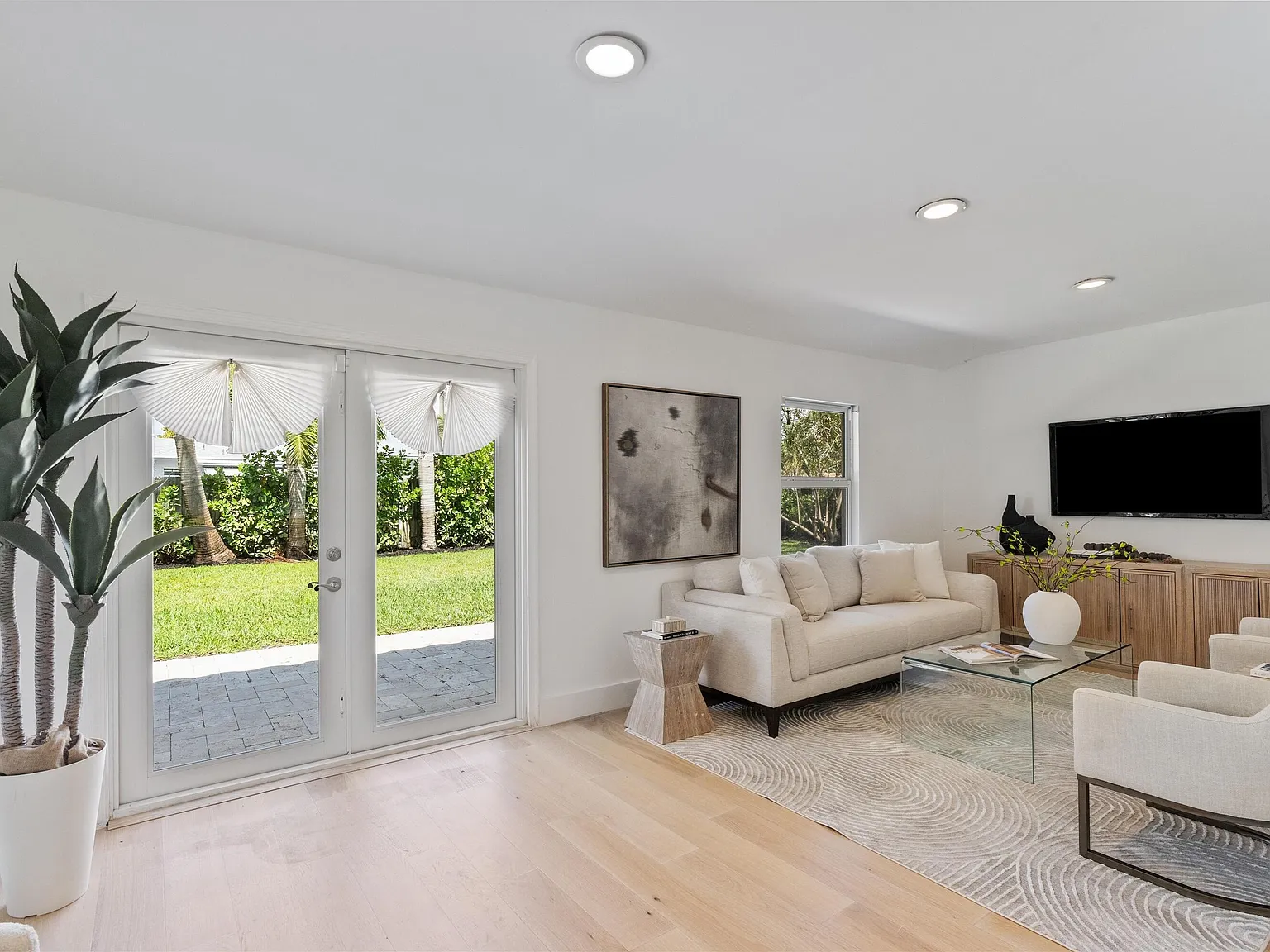 3 bed, 2.0 bath, 1545 sqft, $4,700 — Photo 4