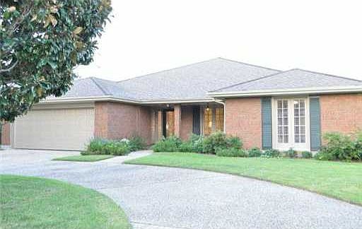 1st image of 42 Chateau Trianon Dr