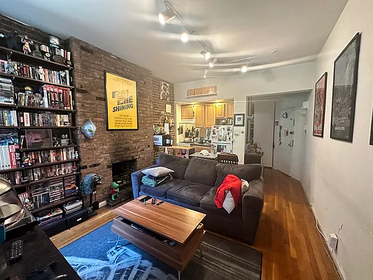 Rented by Compass | media 9