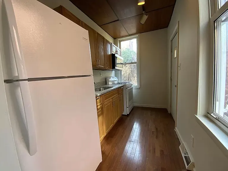 214 W North Ave #2 — Photo 4