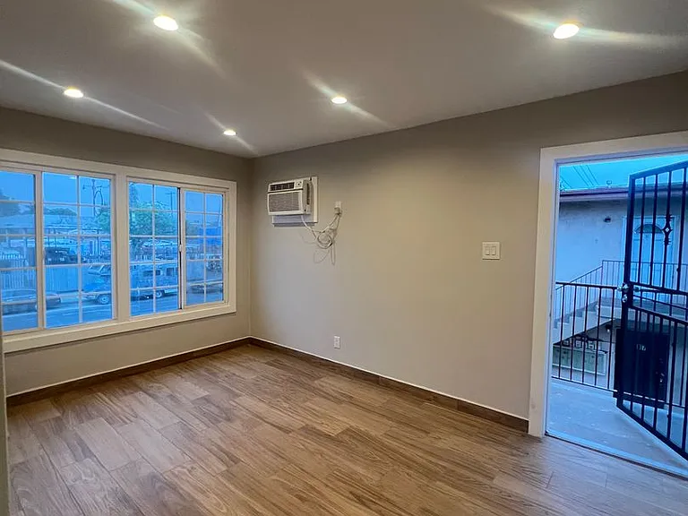 9514 Avalon Blvd — Photo 12