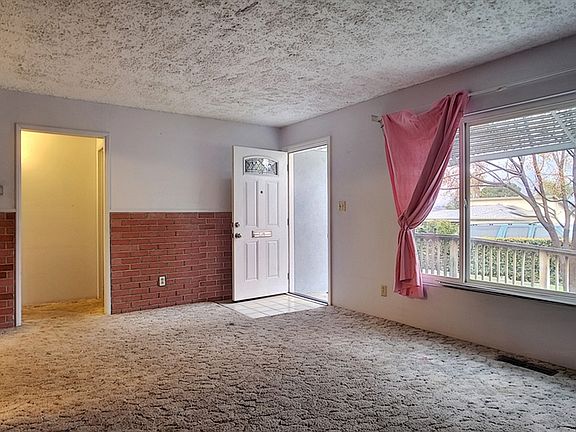 2nd image of 402 N Cuyamaca St N