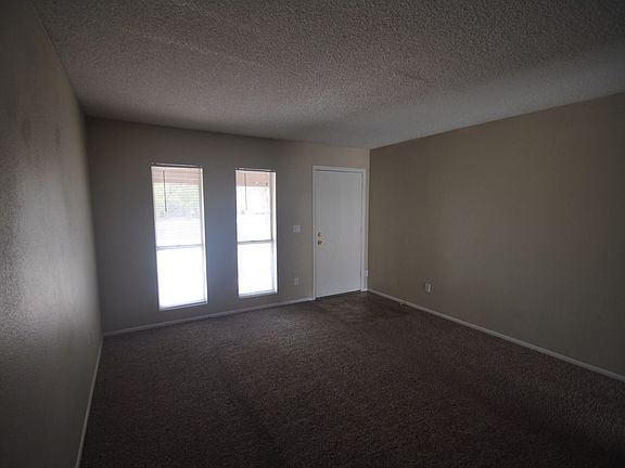2nd image of 1027 S Cochise Cir