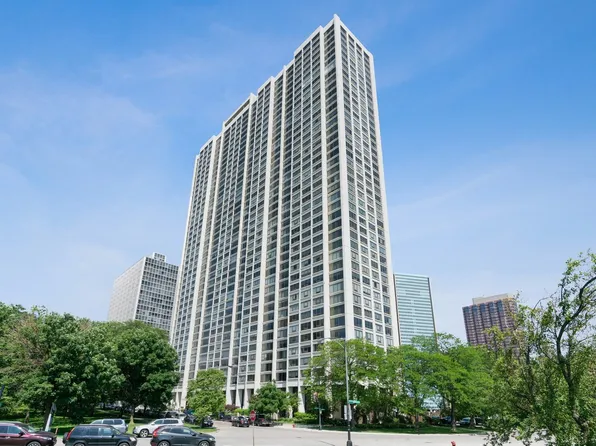 2800 N Lake Shore Dr APT 807, Chicago, IL 60657