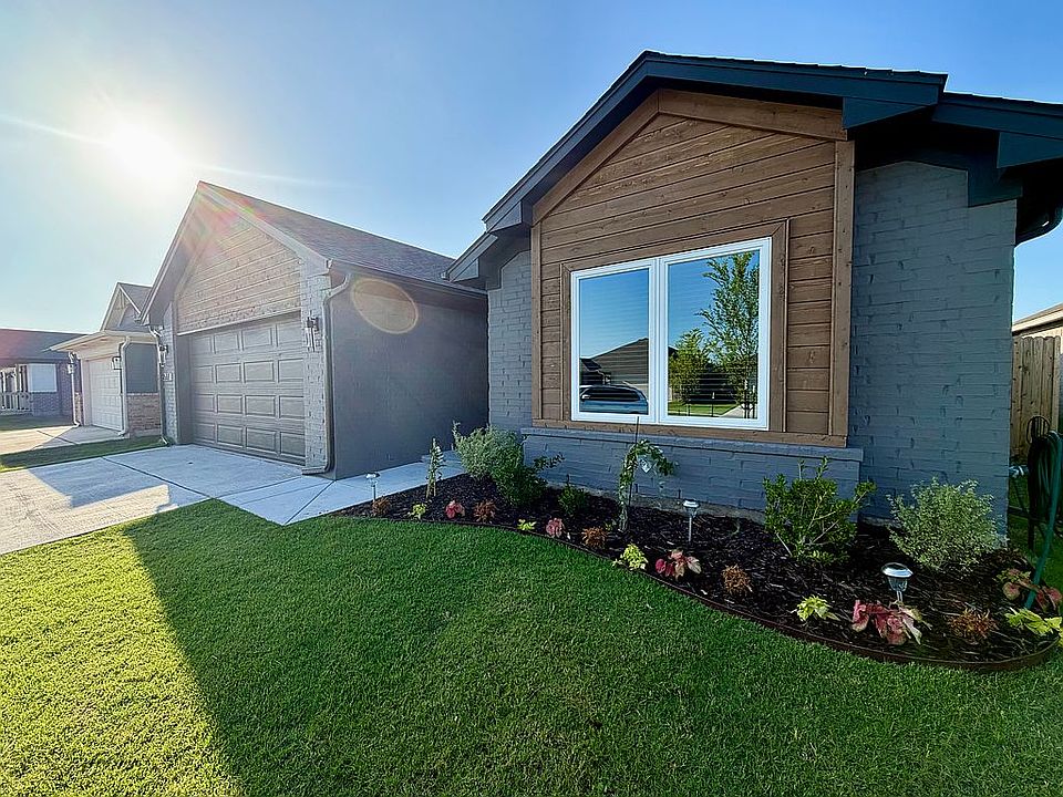 1st image of 6517 SE 84th St