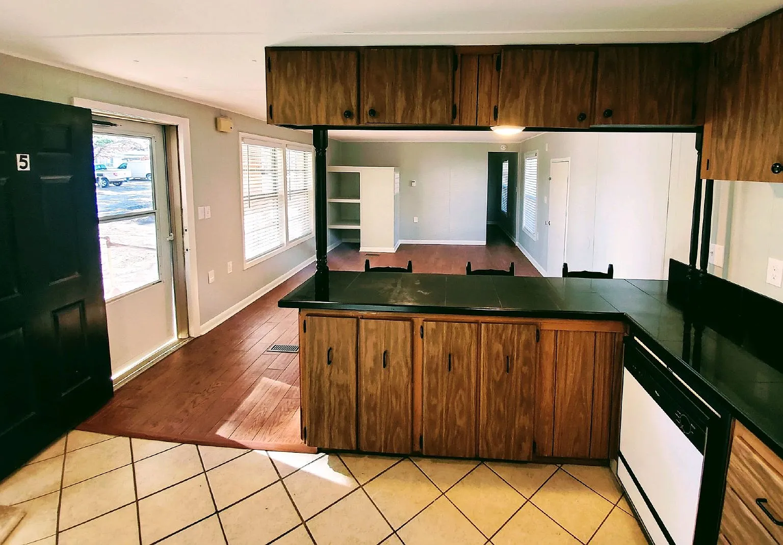 1 bed, 1.0 bath, 700 sqft, $625 — Photo 1