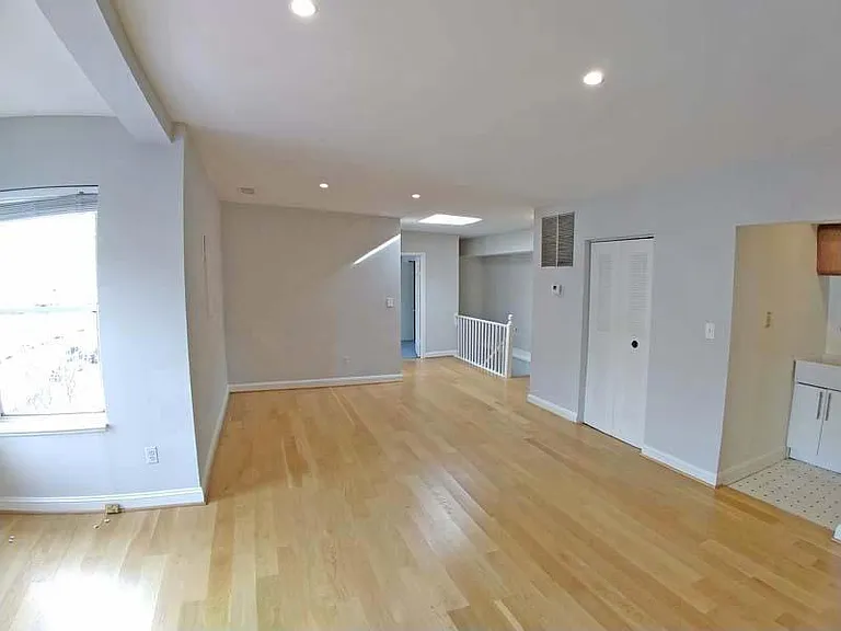 711 G St NE #2 — Photo 9