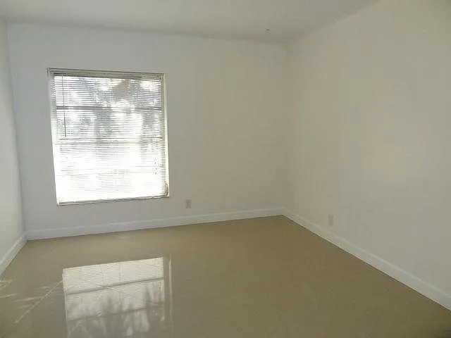 490 NW 20th St #112 — Photo 5