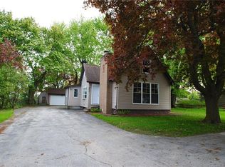 2857 Lyell Rd, Gates, NY 14606