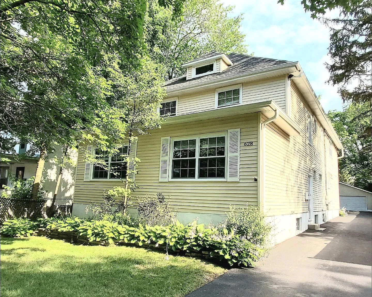 3 bed, 1300 sqft, $2,990 — Photo 1