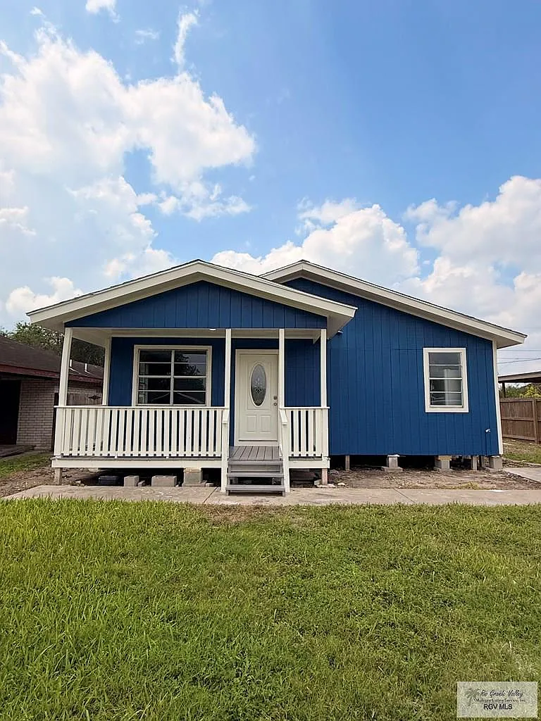 2 bed, 1.0 bath, 1020 sqft, $1,200 — Photo 2