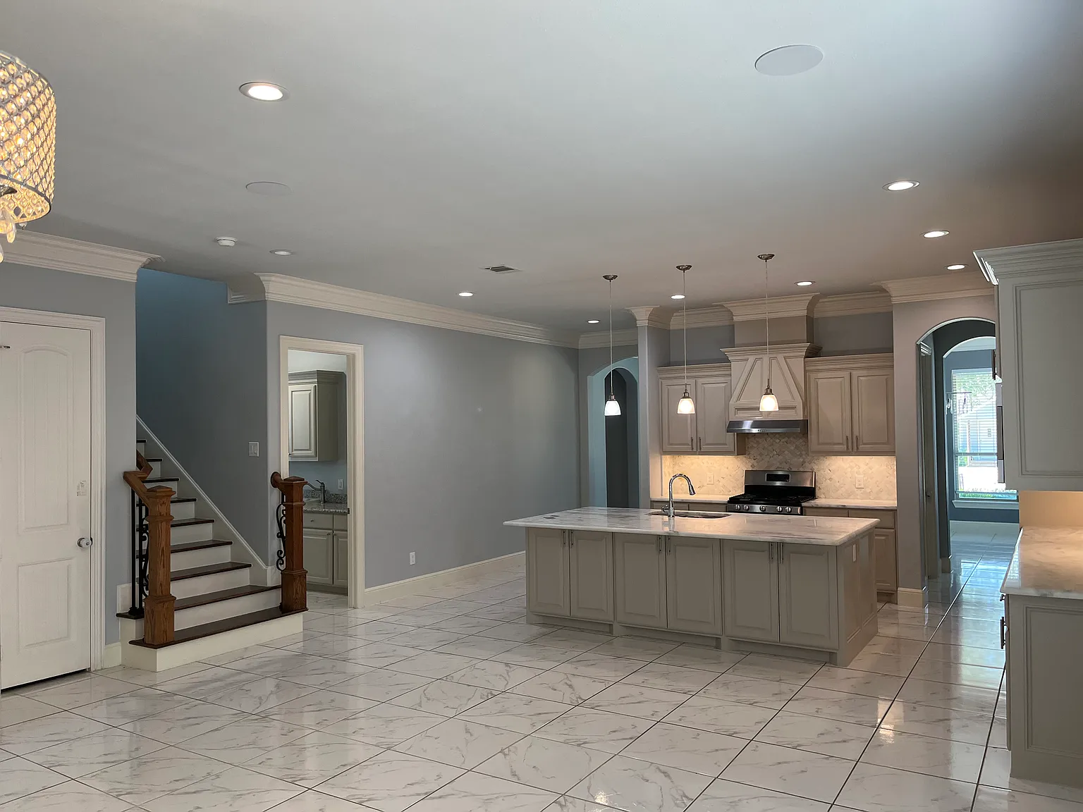 4 bed, 3579 sqft, $3,300 — Photo 2
