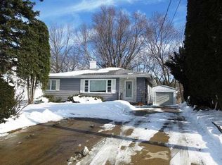 127 Lobdell Rd, Waterloo, IA 50701