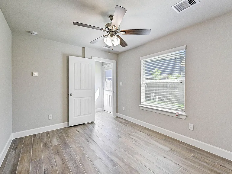 1918 Kirby Landing Dr — Photo 35
