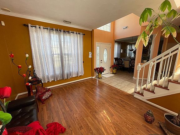 5th image of 305 Hidden Falls Ct