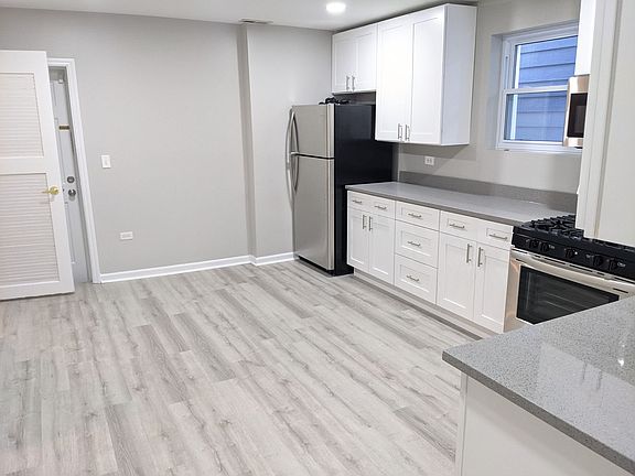 4th image of 3145 N Monticello Ave #1