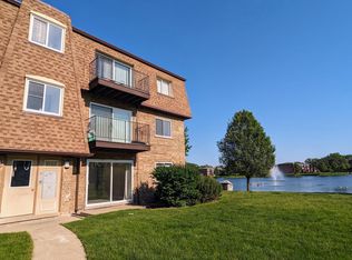 9463 Bay Colony Dr, Des Plaines, IL 60016