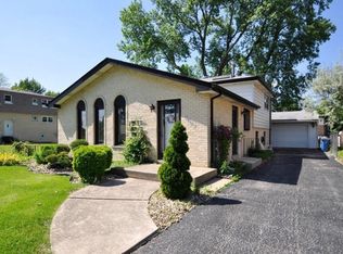 8338 W 107th St, Palos Hills, IL