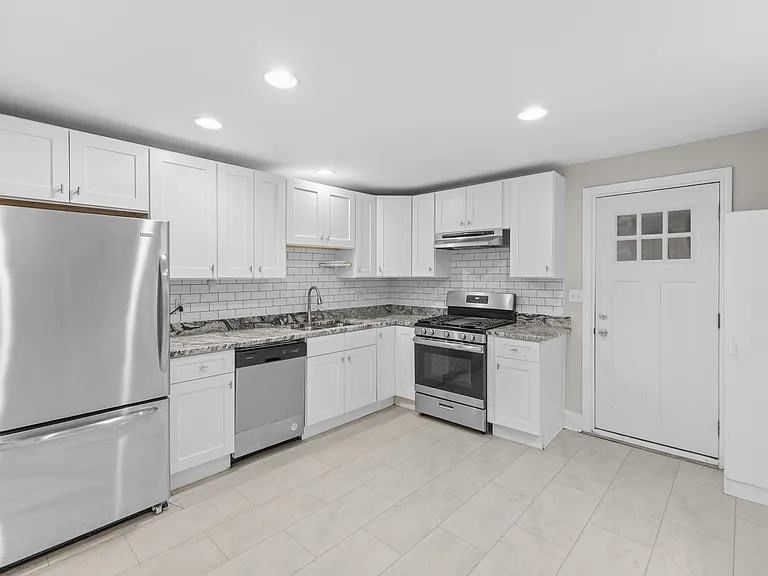 1369 City Park Ave — Photo 1