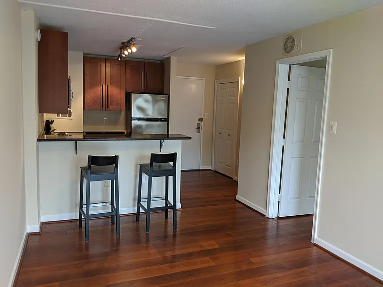 Kitchen/Entrance