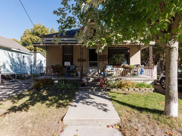13 Springbank Dr, London, ON N6J 1E1