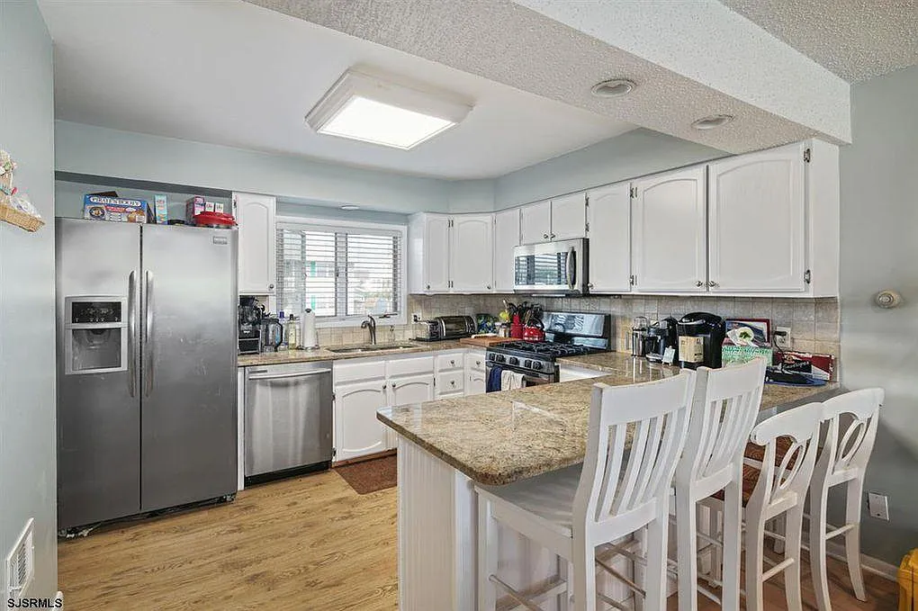 4021 Ocean Ave — Photo 1