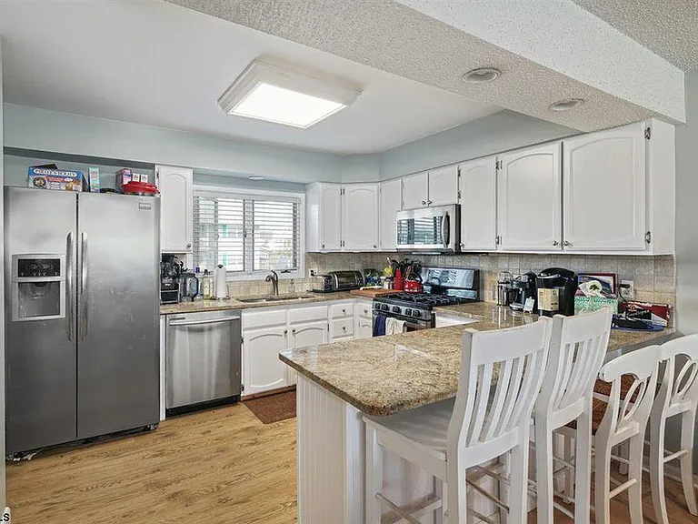 4021 Ocean Ave — Photo 1
