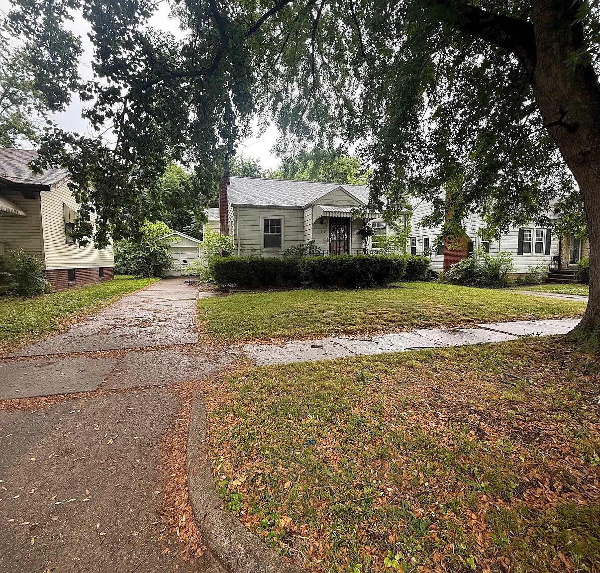 3 bed, 804 sqft, $995 — Photo 1