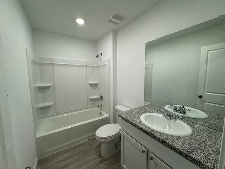 7010 Solar Rdg — Photo 22