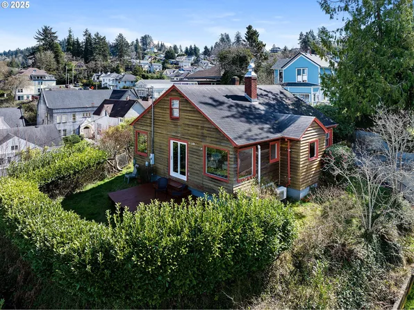 736 10th St, Astoria, OR 97103