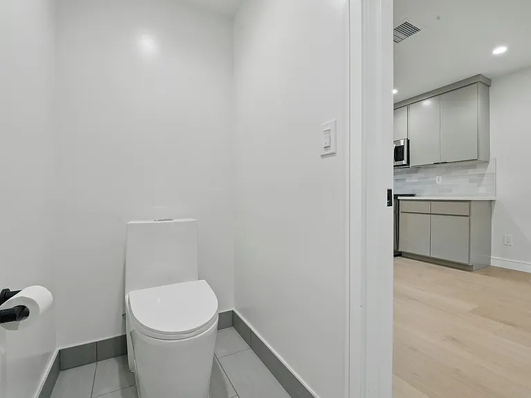 8234 Blackburn Ave #1/2 — Photo 26