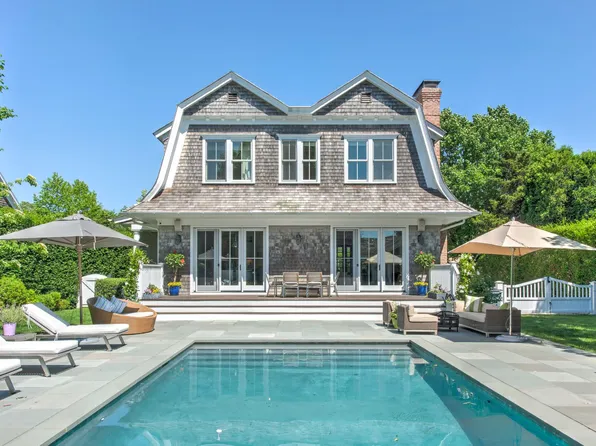 65 Pelham St, Southampton, NY 11968