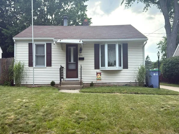 2111 Ontario Ave NE, Grand Rapids, MI 49505