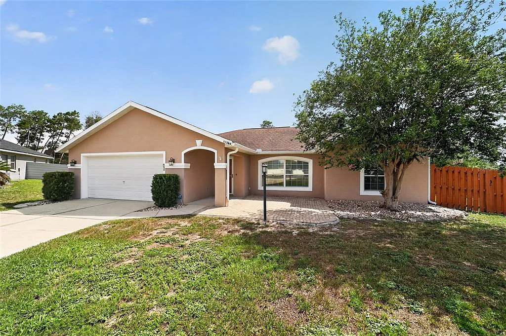 3 bed, 2.0 bath, 1739 sqft, $2,200 — Photo 2