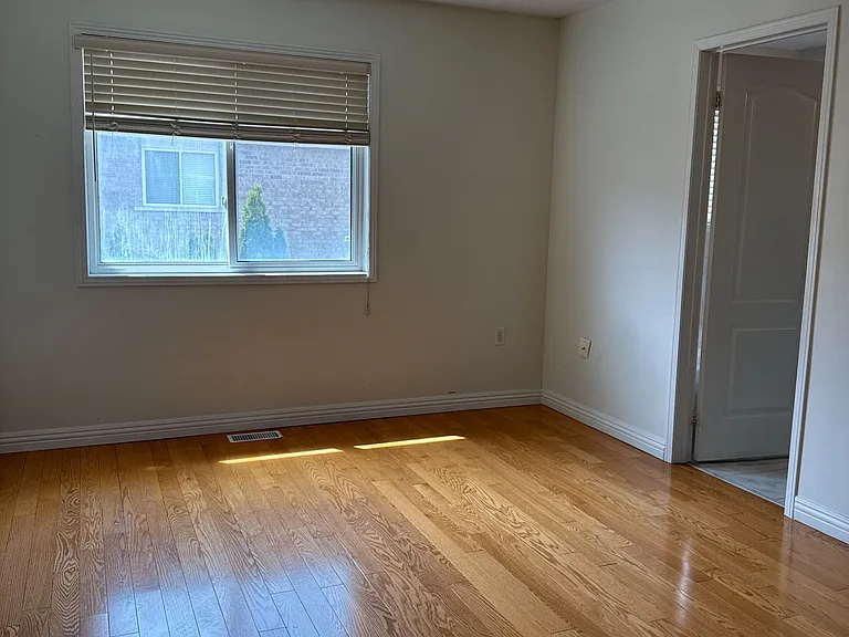 58 Brentcliff Dr #UPPER — Photo 36