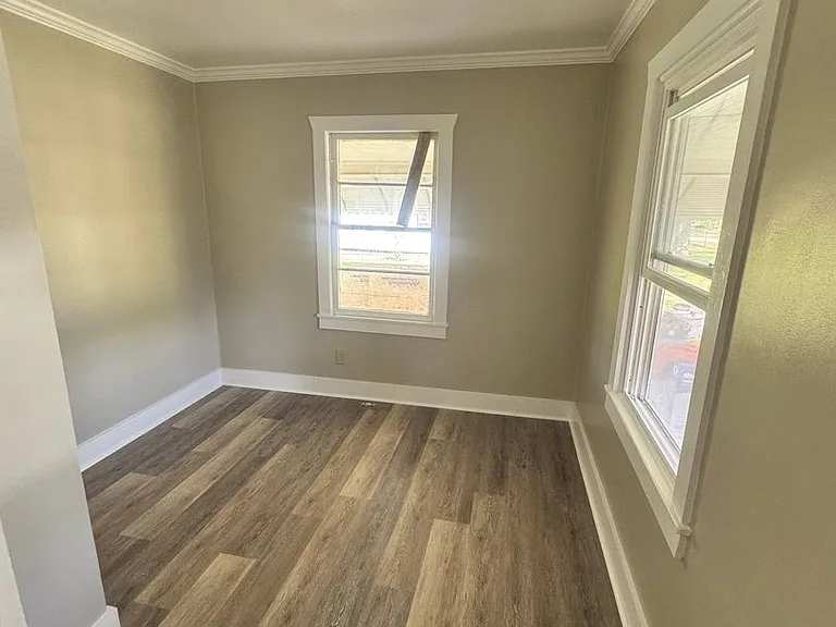 304 Glenn St — Photo 10