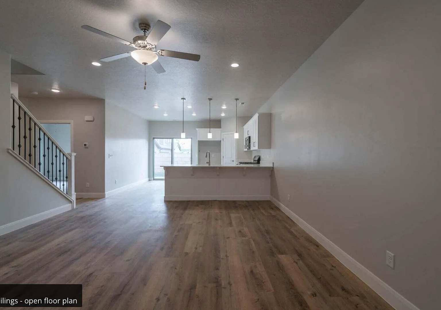 4 Br / 2.5 Bath Townhome, Like NEW! — Photo 3