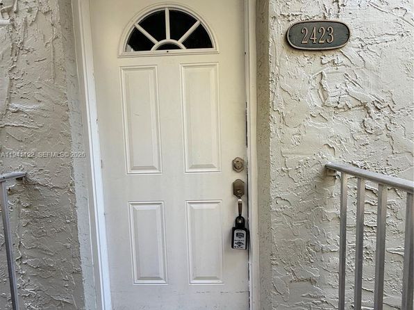 10000 NW 80th Ct APT 2423