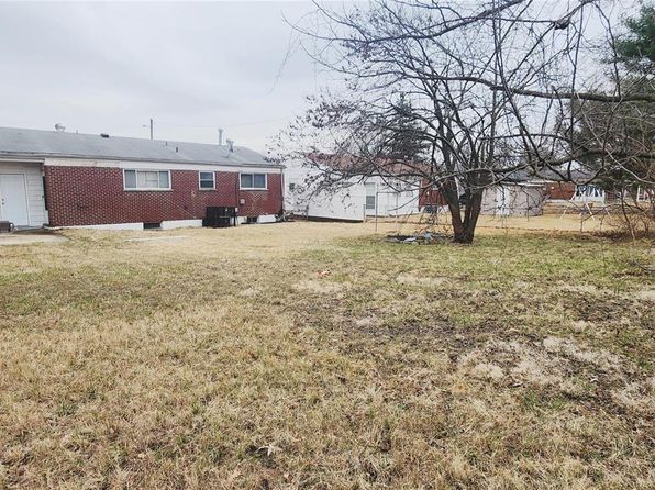 10417 Tanner Dr, Saint Louis, MO 63136